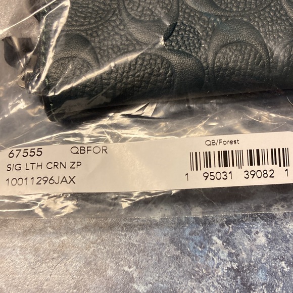 Coach Q/B Forest leather wristlet. NWT - Picture 6 of 6